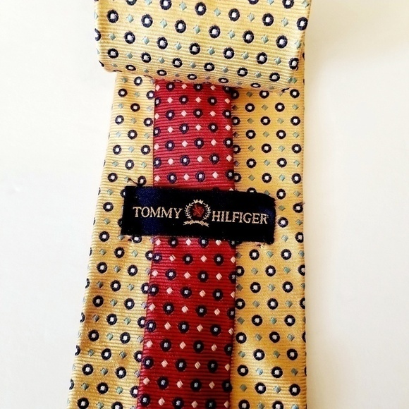 Tommy Hilfiger Men's Silk Necktie Red Gold  57" - Picture 1 of 4